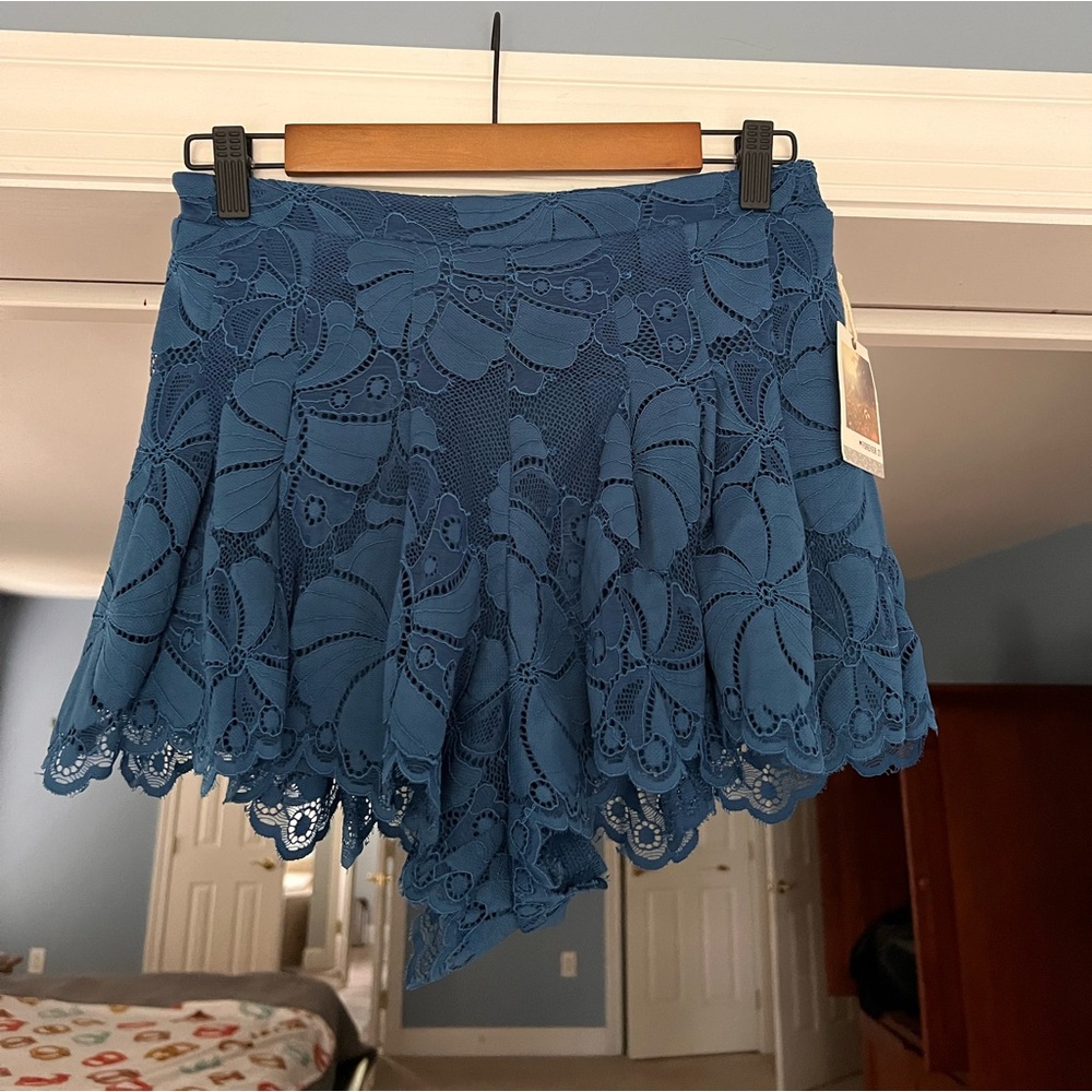 FOREVER 21 SHORTS WITH TAG